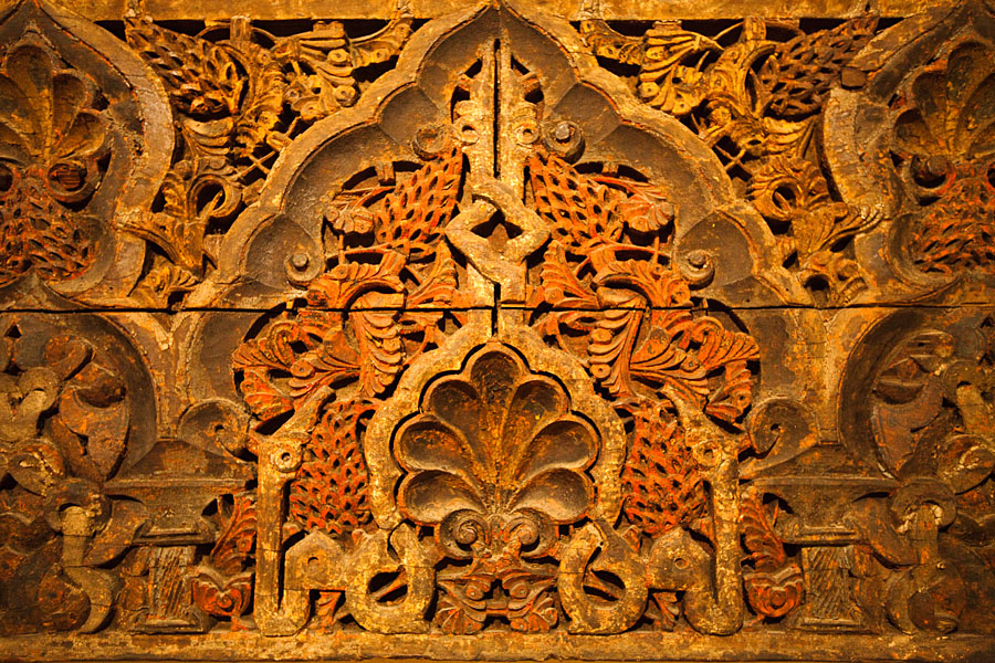  Traditional fine wood carving